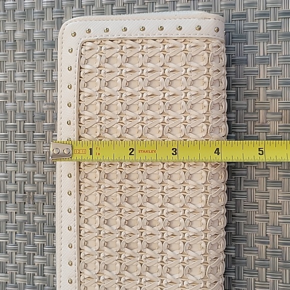 Steve Madden Wallet White Wovern Zip Around Wallet  Very Clean - Picture 10 of 11